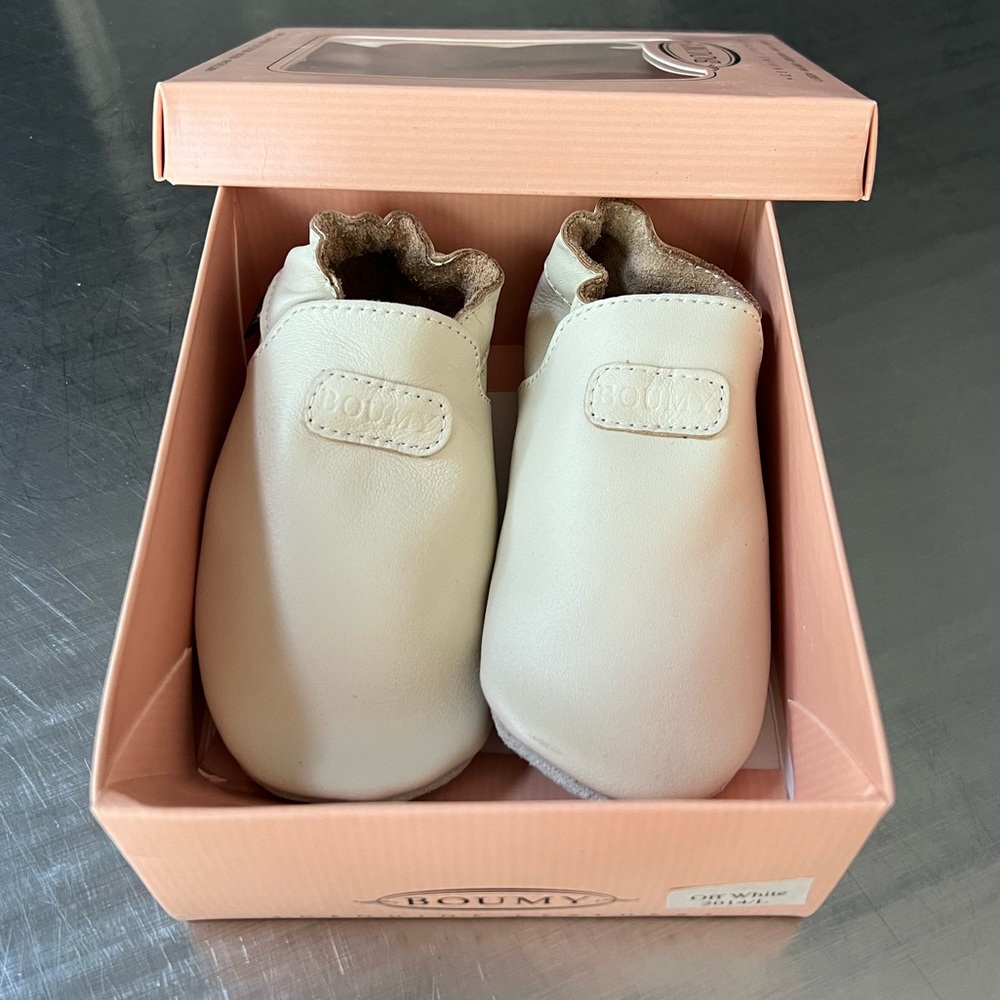 Boumy Leather Baby Booties - Color: Off White